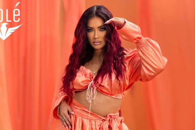 Puthje në plazh, Ronela Hajati publikon foto krah mashkullit misterioz!