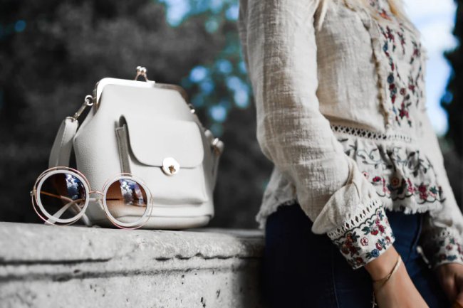 Luksoze dhe tërheqëse, aksesorët që do të veshim këtë verë 2025!