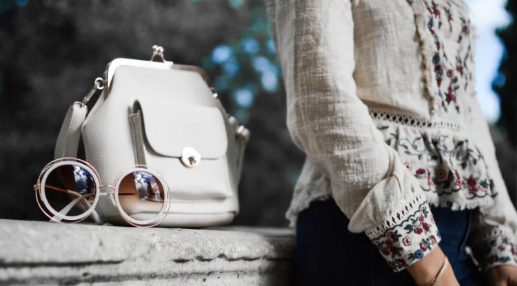 Luksoze dhe tërheqëse, aksesorët që do të veshim këtë verë 2025!